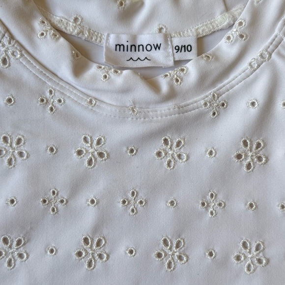 Minnow Girls White Eyelet Long-Sleeve Rashguard - Size 9/10 - Picture 3 of 11
